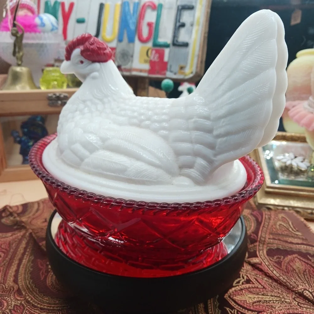 Vtg WESTMORELAND Milk Glass Hen On Amberina Nest SPLIT TAIL Holiday Marriage HON